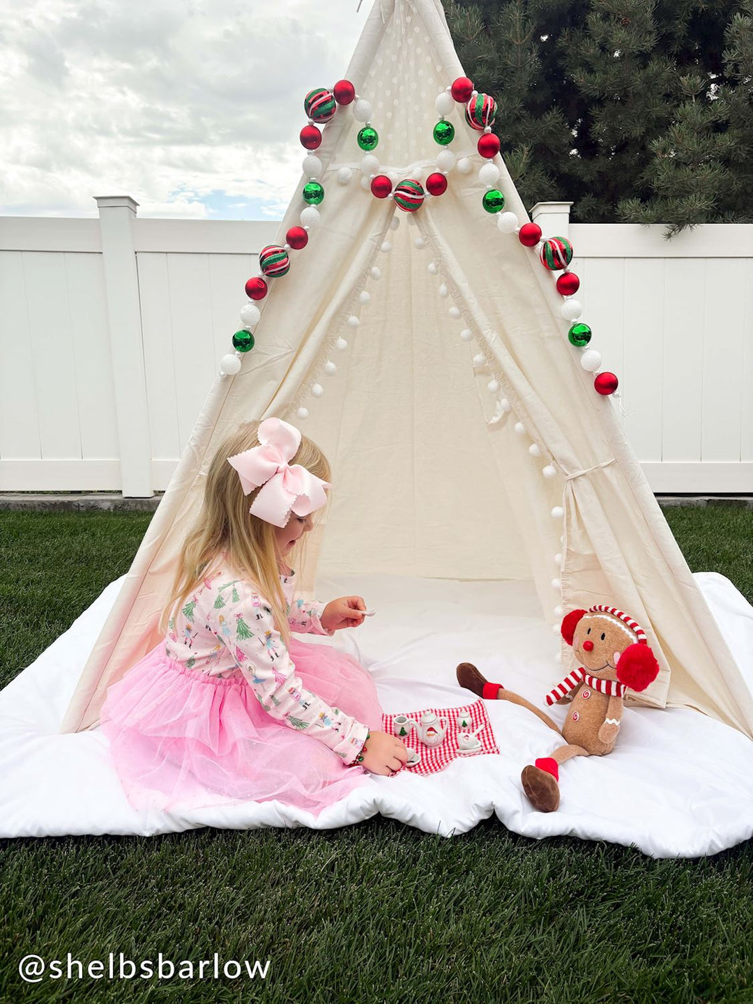 Christmas Tea Suitcase Set