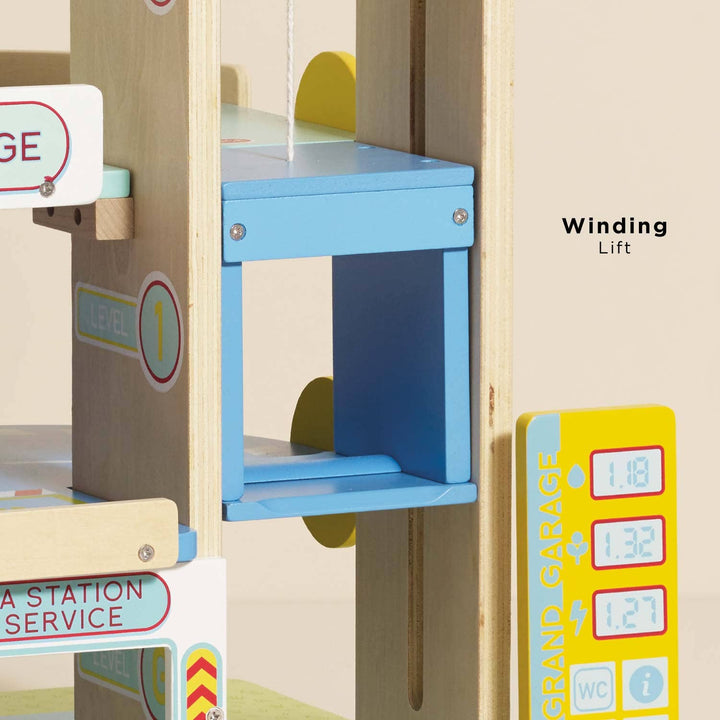 Le Grand Wooden Garage