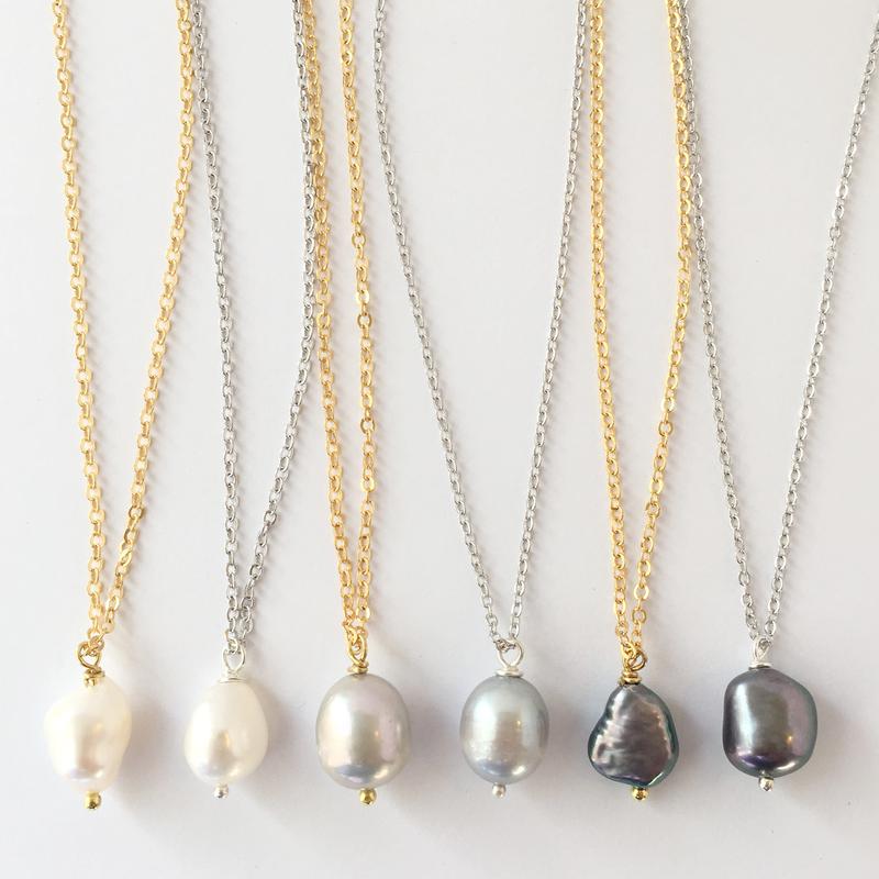 Pearl Single Necklace-White with Gold