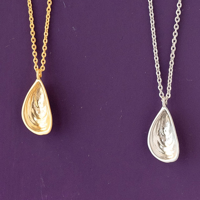 Oyster Shell Necklace-Gold
