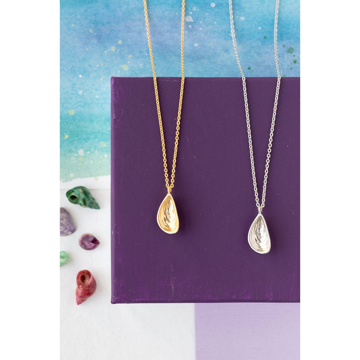 Oyster Shell Necklace-Gold